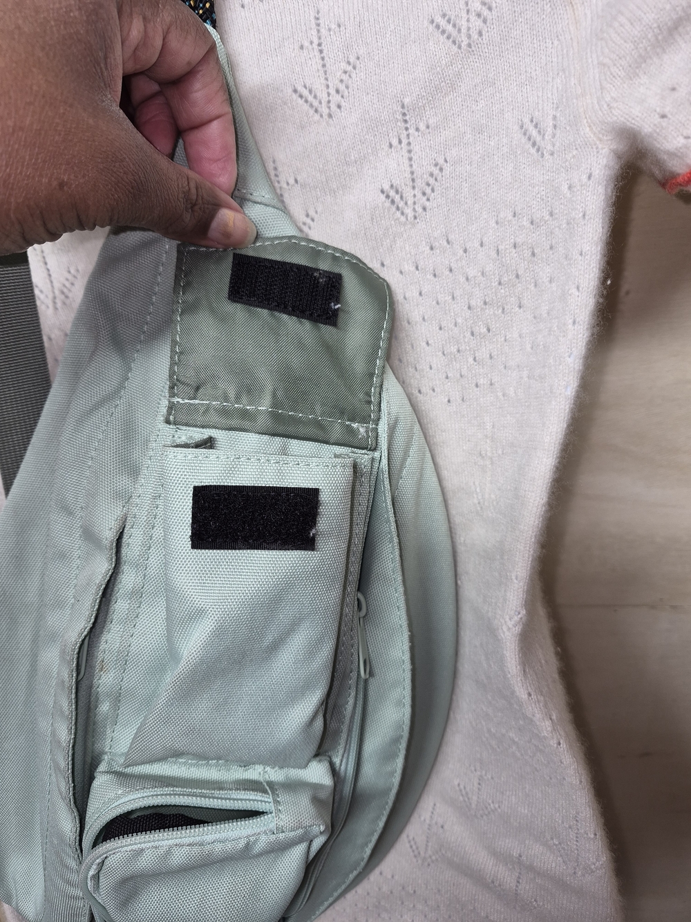 Kavu Crossbody Sling Bag in Green - Picture 4 of 5